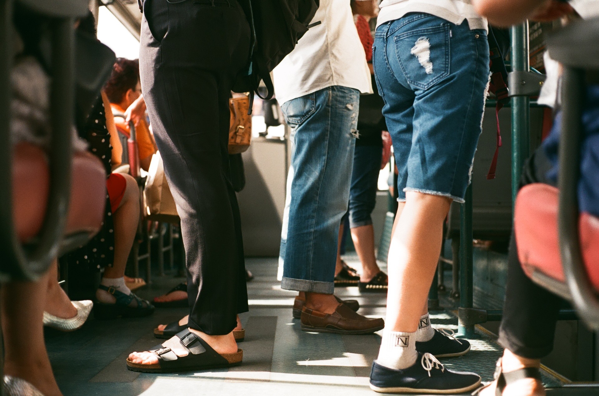 piedi in tram.jpg